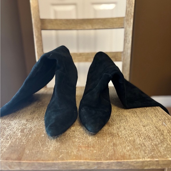 Drops Boutique Shoes - Chic Black Suede Heeled Boots for Women